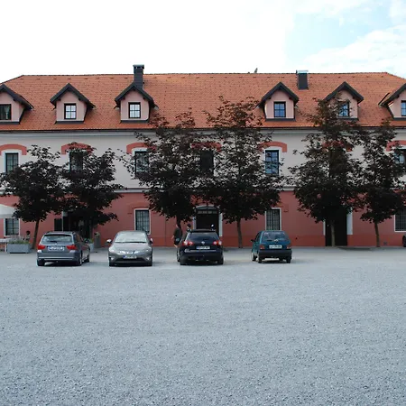 Bistra Gæstehus 3*