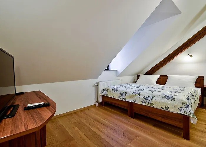 Bistra Hiša za goste 3*